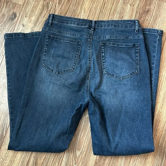 Like new boot cut jeans - Picture 3 of 3